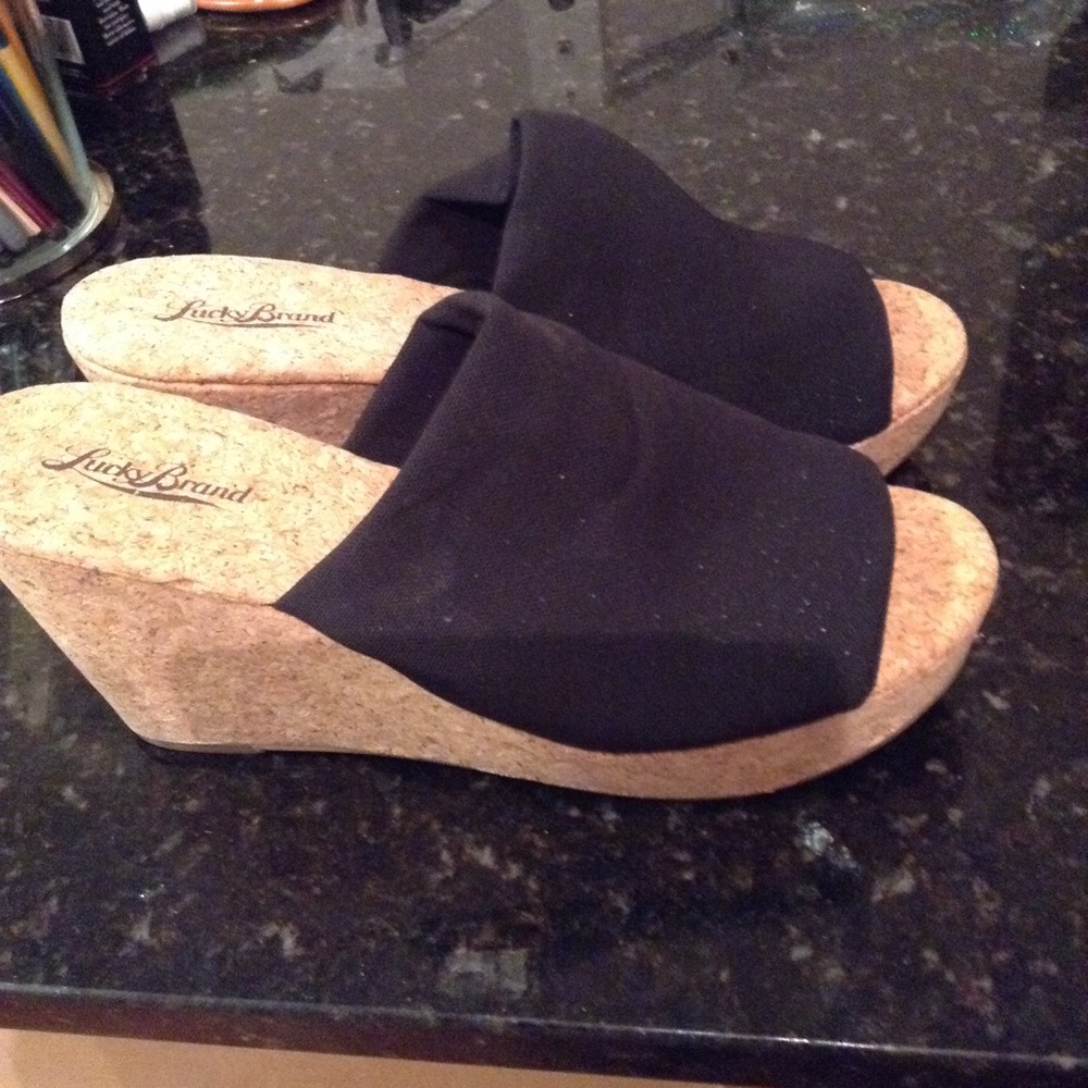 Black cork wedge